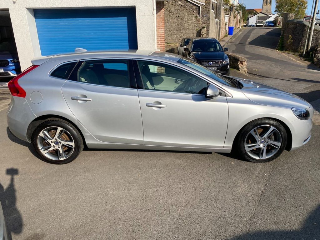 USED 2015 65 VOLVO V40 2.0 D2 SE Lux Nav Hatchback 5dr Diesel Manual Euro 6 (s/s) (120 ps) DRIVERS SUPPORT PACK / WINTER PACK