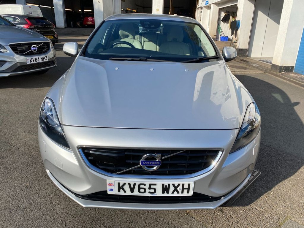 USED 2015 65 VOLVO V40 2.0 D2 SE Lux Nav Hatchback 5dr Diesel Manual Euro 6 (s/s) (120 ps) DRIVERS SUPPORT PACK / WINTER PACK