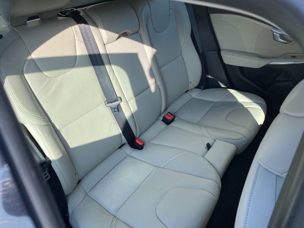 USED 2015 65 VOLVO V40 2.0 D2 SE Lux Nav Hatchback 5dr Diesel Manual Euro 6 (s/s) (120 ps) DRIVERS SUPPORT PACK / WINTER PACK