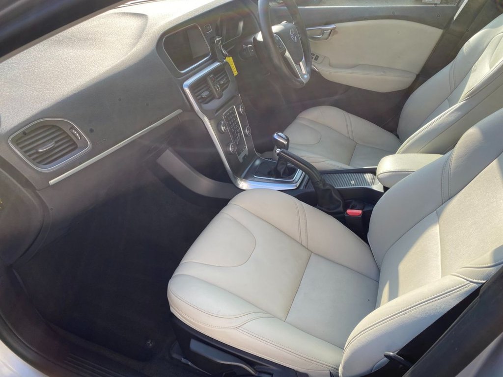 USED 2015 65 VOLVO V40 2.0 D2 SE Lux Nav Hatchback 5dr Diesel Manual Euro 6 (s/s) (120 ps) DRIVERS SUPPORT PACK / WINTER PACK
