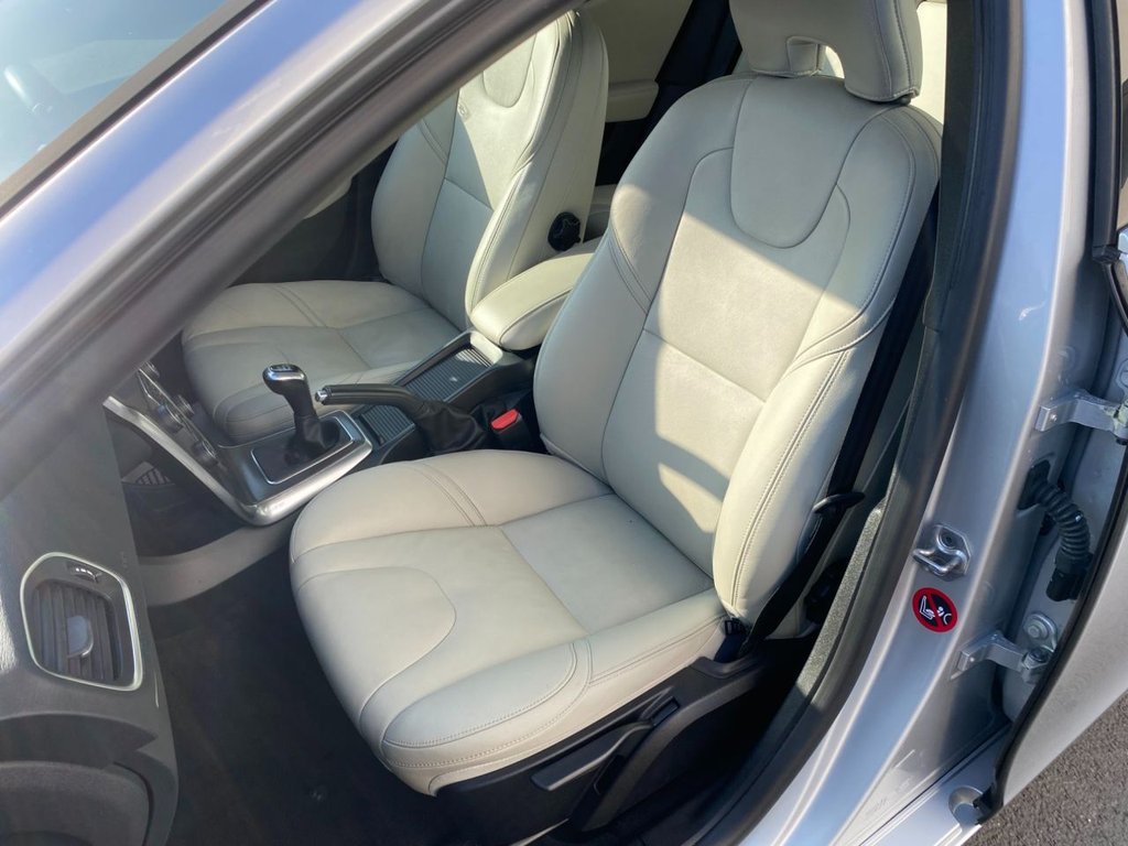 USED 2015 65 VOLVO V40 2.0 D2 SE Lux Nav Hatchback 5dr Diesel Manual Euro 6 (s/s) (120 ps) DRIVERS SUPPORT PACK / WINTER PACK