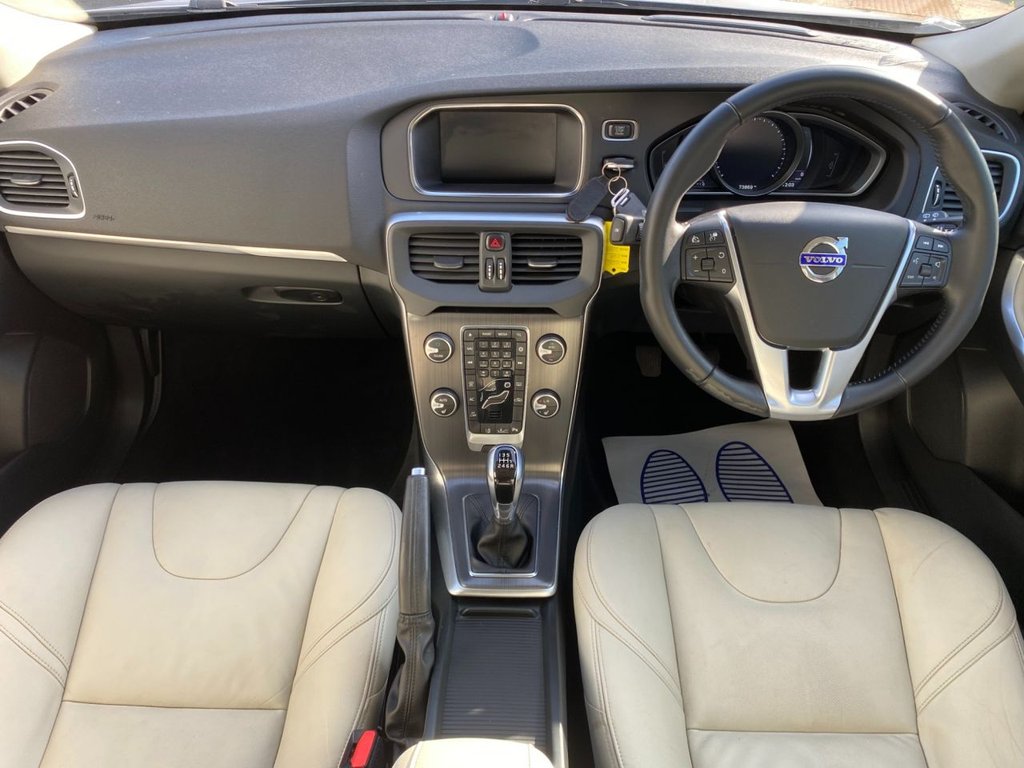 USED 2015 65 VOLVO V40 2.0 D2 SE Lux Nav Hatchback 5dr Diesel Manual Euro 6 (s/s) (120 ps) DRIVERS SUPPORT PACK / WINTER PACK