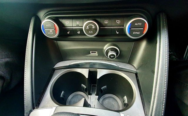 2020 Alfa Romeo Stelvio 2L Veloce 5dr - Photo 5