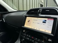 USED 2017 67 JAGUAR F-PACE 3.0 D300 V6 Portfolio SUV 5dr Diesel Auto AWD Euro 6 (s/s) (300 ps) 