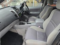 USED 2011 11 TOYOTA HI-LUX 3.0 D-4D Invincible Pickup 4dr Diesel Auto 4WD (227 g/km, 171 bhp) 8 SERVICE STAMPS, LAST AT 115000