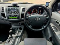 USED 2011 11 TOYOTA HI-LUX 3.0 D-4D Invincible Pickup 4dr Diesel Auto 4WD (227 g/km, 171 bhp) 8 SERVICE STAMPS, LAST AT 115000