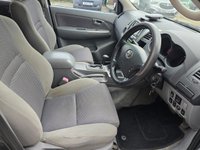 USED 2011 11 TOYOTA HI-LUX 3.0 D-4D Invincible Pickup 4dr Diesel Auto 4WD (227 g/km, 171 bhp) 8 SERVICE STAMPS, LAST AT 115000