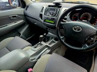 USED 2011 11 TOYOTA HI-LUX 3.0 D-4D Invincible Pickup 4dr Diesel Auto 4WD (227 g/km, 171 bhp) 8 SERVICE STAMPS, LAST AT 115000