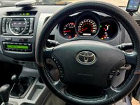 USED 2011 11 TOYOTA HI-LUX 3.0 D-4D Invincible Pickup 4dr Diesel Auto 4WD (227 g/km, 171 bhp) 8 SERVICE STAMPS, LAST AT 115000