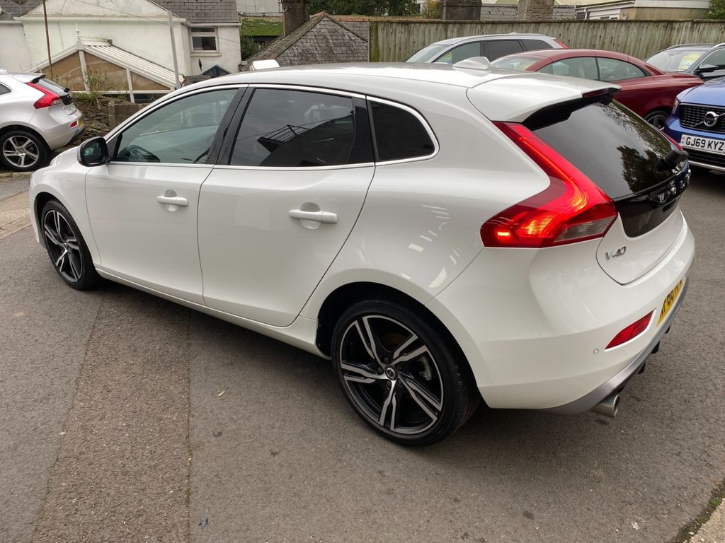 USED 2016 66 VOLVO V40 2.0 D2 R-Design Pro Hatchback 5dr Diesel Manual Euro 6 (s/s) (120 ps) DAB SAT NAV WINTER PACK