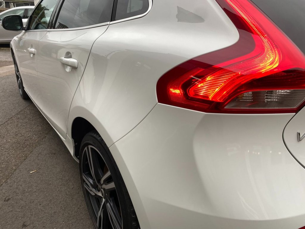 USED 2016 66 VOLVO V40 2.0 D2 R-Design Pro Hatchback 5dr Diesel Manual Euro 6 (s/s) (120 ps) DAB SAT NAV WINTER PACK
