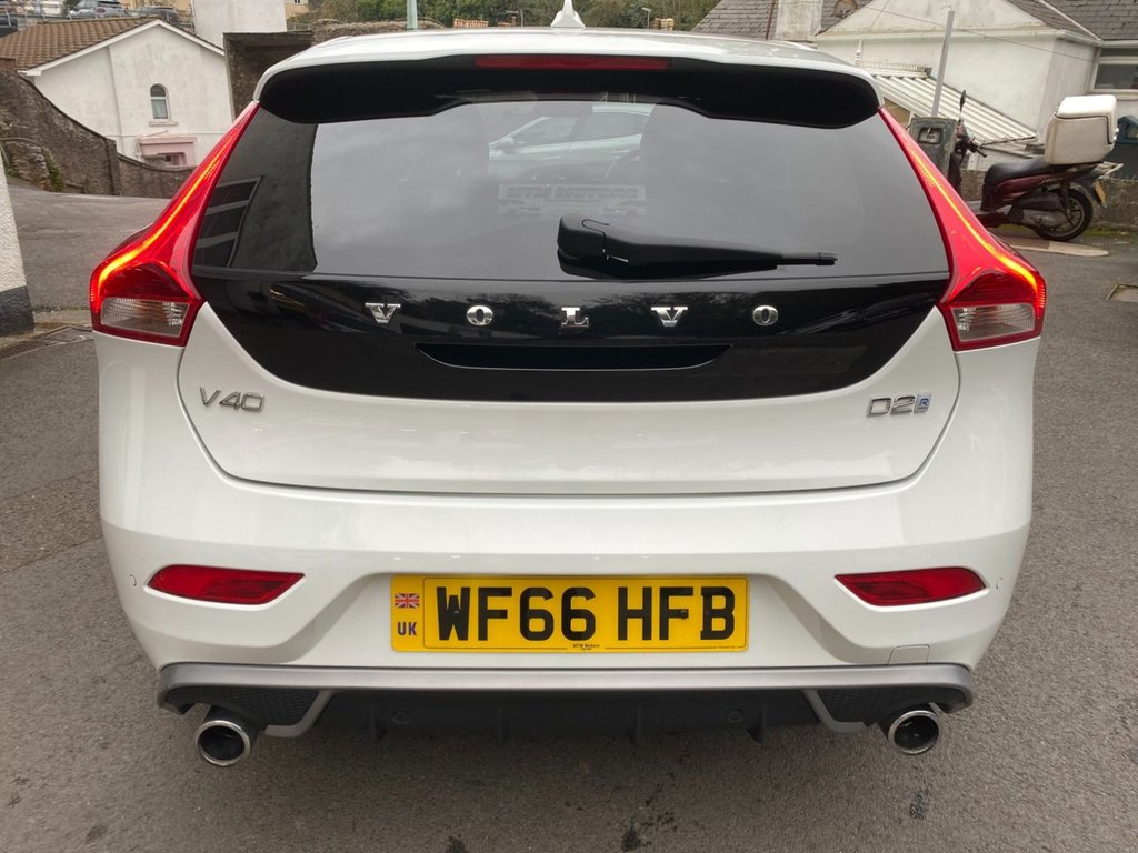 USED 2016 66 VOLVO V40 2.0 D2 R-Design Pro Hatchback 5dr Diesel Manual Euro 6 (s/s) (120 ps) DAB SAT NAV WINTER PACK