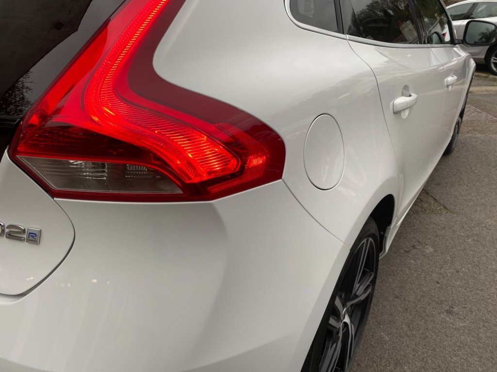 USED 2016 66 VOLVO V40 2.0 D2 R-Design Pro Hatchback 5dr Diesel Manual Euro 6 (s/s) (120 ps) DAB SAT NAV WINTER PACK