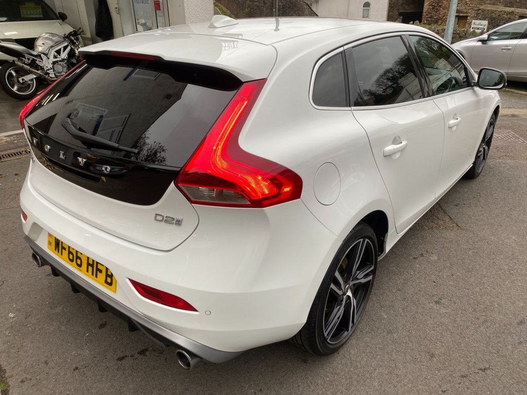 USED 2016 66 VOLVO V40 2.0 D2 R-Design Pro Hatchback 5dr Diesel Manual Euro 6 (s/s) (120 ps) DAB SAT NAV WINTER PACK