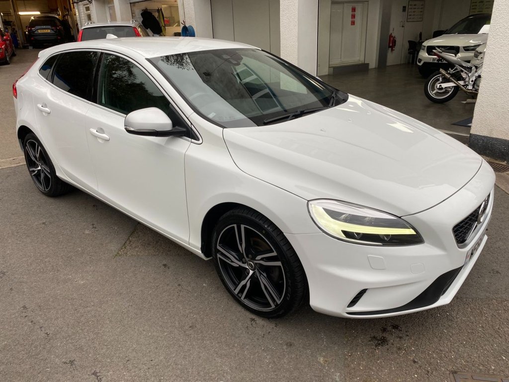 USED 2016 66 VOLVO V40 2.0 D2 R-Design Pro Hatchback 5dr Diesel Manual Euro 6 (s/s) (120 ps) DAB SAT NAV WINTER PACK