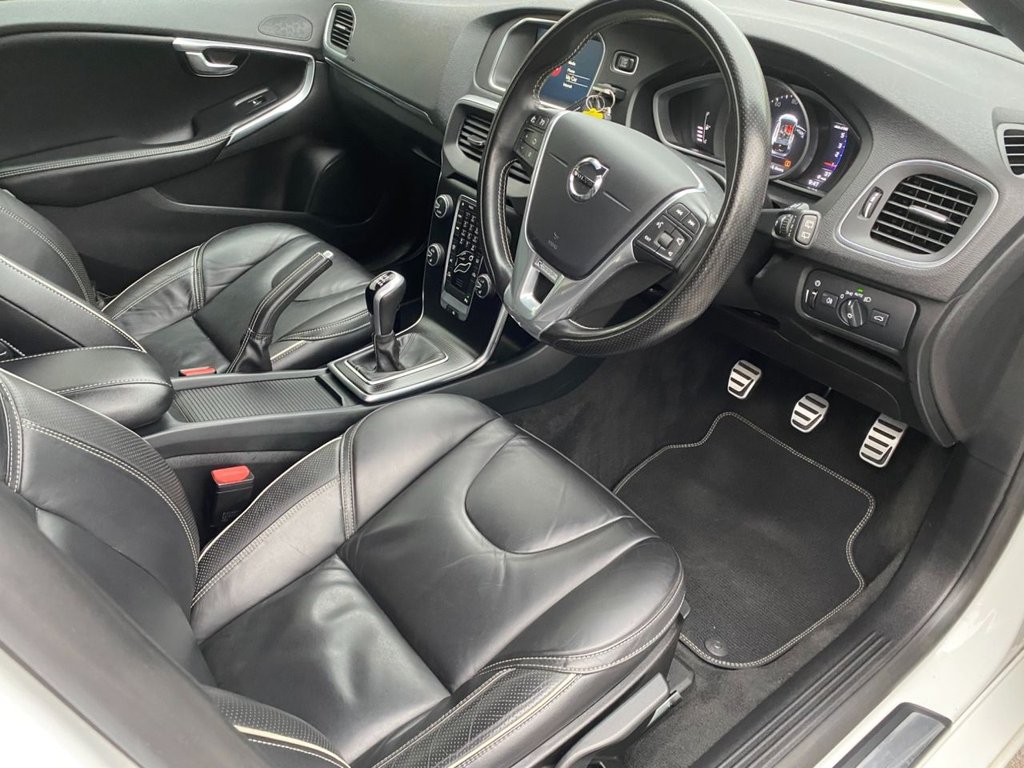 USED 2016 66 VOLVO V40 2.0 D2 R-Design Pro Hatchback 5dr Diesel Manual Euro 6 (s/s) (120 ps) DAB SAT NAV WINTER PACK