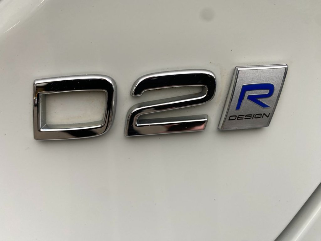 USED 2016 66 VOLVO V40 2.0 D2 R-Design Pro Hatchback 5dr Diesel Manual Euro 6 (s/s) (120 ps) DAB SAT NAV WINTER PACK