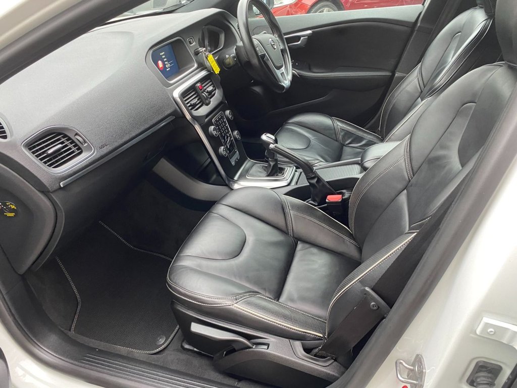 USED 2016 66 VOLVO V40 2.0 D2 R-Design Pro Hatchback 5dr Diesel Manual Euro 6 (s/s) (120 ps) DAB SAT NAV WINTER PACK