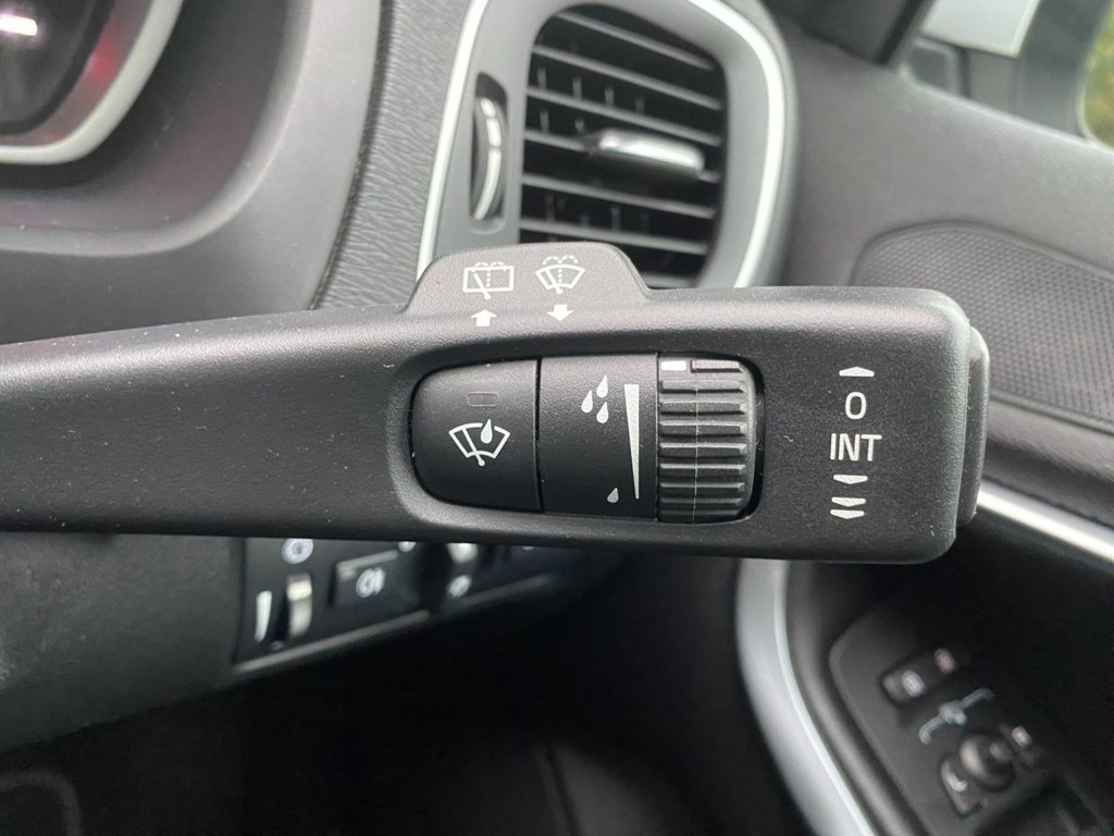 USED 2016 66 VOLVO V40 2.0 D2 R-Design Pro Hatchback 5dr Diesel Manual Euro 6 (s/s) (120 ps) DAB SAT NAV WINTER PACK
