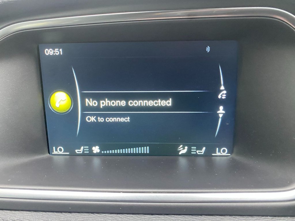 USED 2016 66 VOLVO V40 2.0 D2 R-Design Pro Hatchback 5dr Diesel Manual Euro 6 (s/s) (120 ps) DAB SAT NAV WINTER PACK