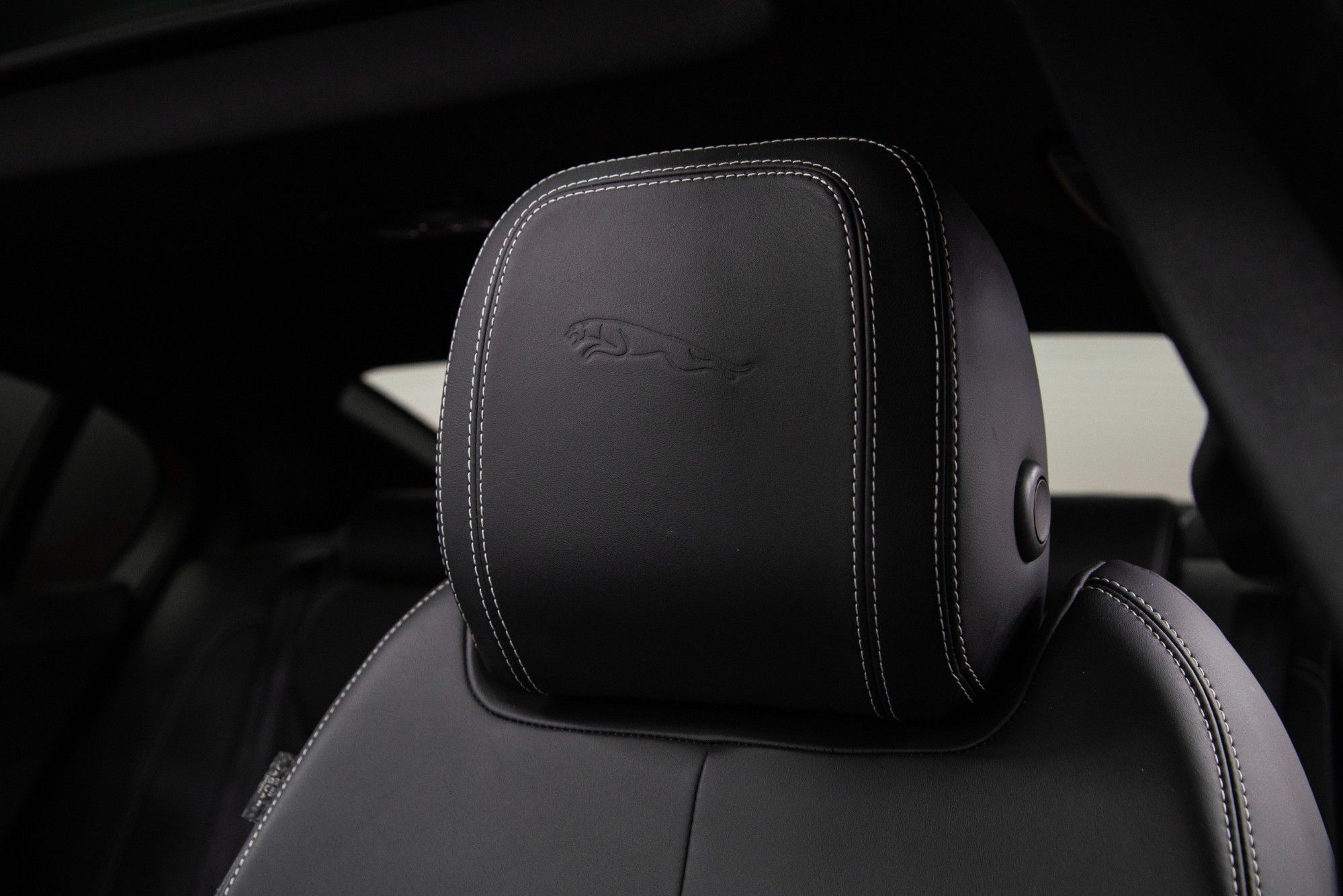 USED 2019 19 JAGUAR XE 2.0 D180 R-Dynamic HSE 
