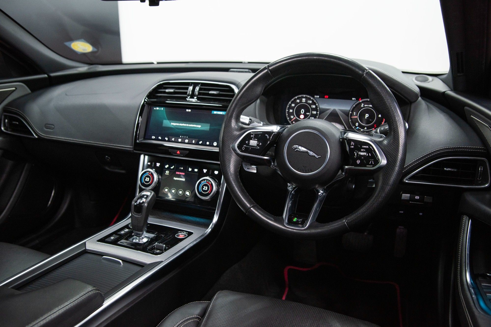USED 2019 19 JAGUAR XE 2.0 D180 R-Dynamic HSE 
