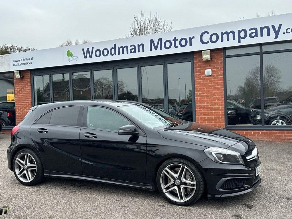 Kokrakni nasos bilan sogish Oq külotli xotini porno