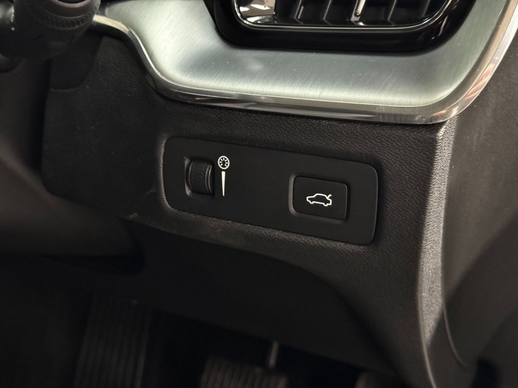 USED 2018 18 VOLVO XC60 2.0 D4 Momentum SUV 5dr Diesel Auto AWD Euro 6 (s/s) (190 ps) HEATSEATS+NAV+F/RPARK+18"