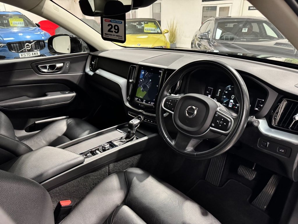 USED 2018 18 VOLVO XC60 2.0 D4 Momentum SUV 5dr Diesel Auto AWD Euro 6 (s/s) (190 ps) HEATSEATS+NAV+F/RPARK+18"