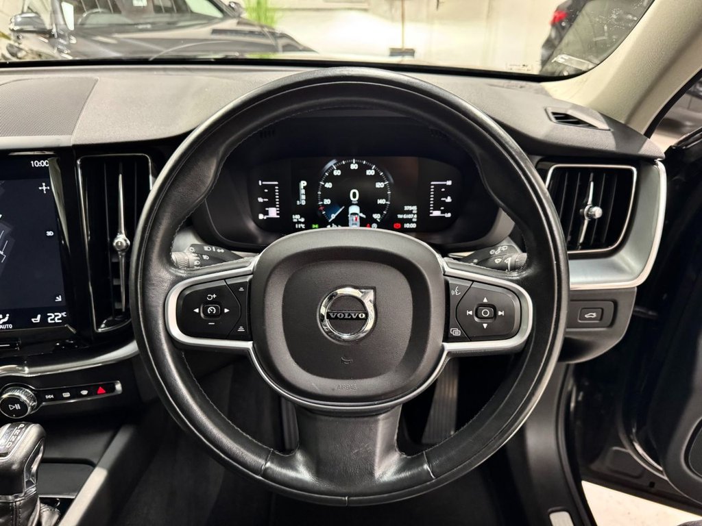 USED 2018 18 VOLVO XC60 2.0 D4 Momentum SUV 5dr Diesel Auto AWD Euro 6 (s/s) (190 ps) HEATSEATS+NAV+F/RPARK+18"