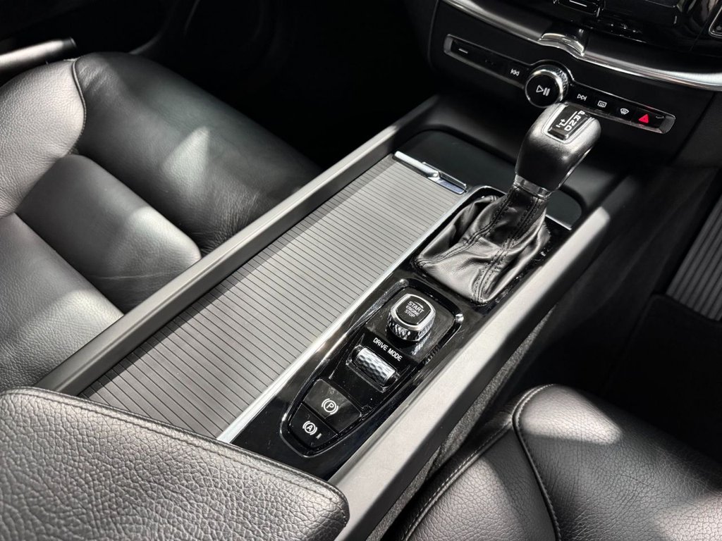 USED 2018 18 VOLVO XC60 2.0 D4 Momentum SUV 5dr Diesel Auto AWD Euro 6 (s/s) (190 ps) HEATSEATS+NAV+F/RPARK+18"