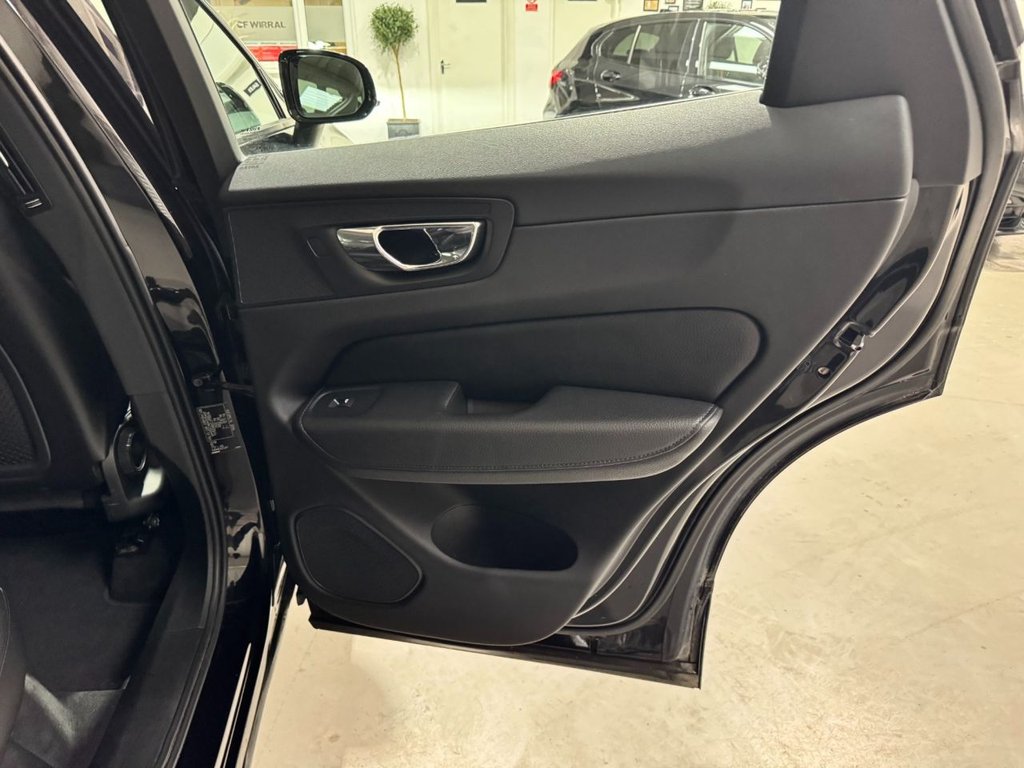 USED 2018 18 VOLVO XC60 2.0 D4 Momentum SUV 5dr Diesel Auto AWD Euro 6 (s/s) (190 ps) HEATSEATS+NAV+F/RPARK+18"