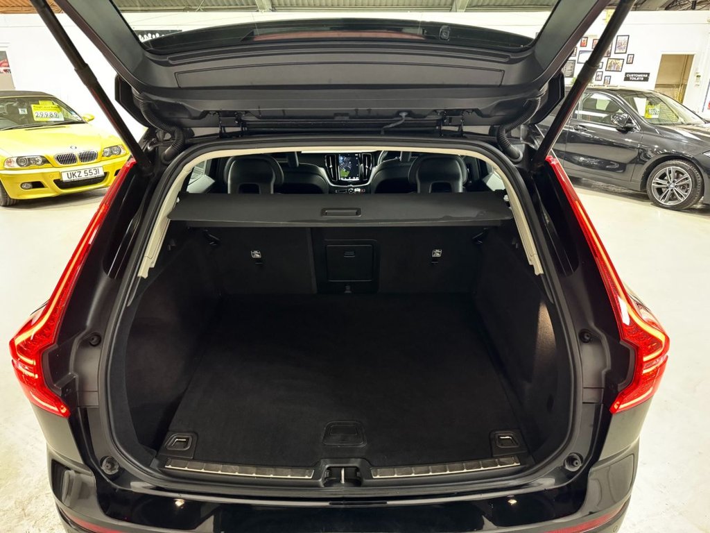 USED 2018 18 VOLVO XC60 2.0 D4 Momentum SUV 5dr Diesel Auto AWD Euro 6 (s/s) (190 ps) HEATSEATS+NAV+F/RPARK+18"