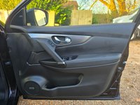 USED 2020 20 NISSAN QASHQAI 1.3 DIG-T Tekna in black with 28,400 miles, 1 owner, full service history. ULEZ compliant Euro 6 with automatic gearbox, Sat Nav, 19