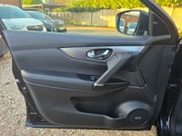 USED 2020 20 NISSAN QASHQAI 1.3 DIG-T Tekna in black with 28,400 miles, 1 owner, full service history. ULEZ compliant Euro 6 with automatic gearbox, Sat Nav, 19