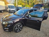 USED 2020 20 NISSAN QASHQAI 1.3 DIG-T Tekna in black with 28,400 miles, 1 owner, full service history. ULEZ compliant Euro 6 with automatic gearbox, Sat Nav, 19