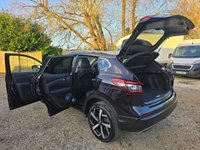 USED 2020 20 NISSAN QASHQAI 1.3 DIG-T Tekna in black with 28,400 miles, 1 owner, full service history. ULEZ compliant Euro 6 with automatic gearbox, Sat Nav, 19