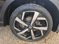 USED 2020 20 NISSAN QASHQAI 1.3 DIG-T Tekna in black with 28,400 miles, 1 owner, full service history. ULEZ compliant Euro 6 with automatic gearbox, Sat Nav, 19