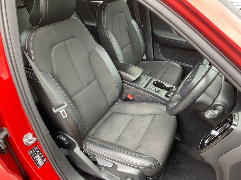 USED 2018 18 VOLVO XC40 2.0 T4 Momentum SUV 5dr Petrol Auto AWD Euro 6 (s/s) (190 ps) 42000 MILES WINTER PACK
