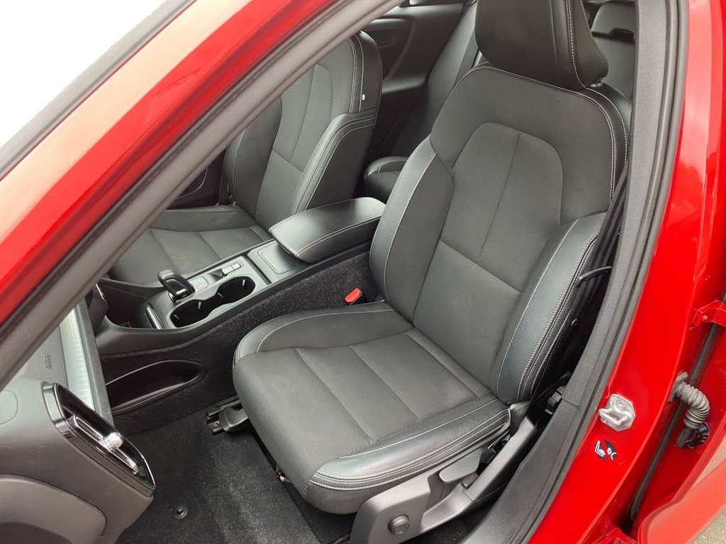 USED 2018 18 VOLVO XC40 2.0 T4 Momentum SUV 5dr Petrol Auto AWD Euro 6 (s/s) (190 ps) 42000 MILES WINTER PACK