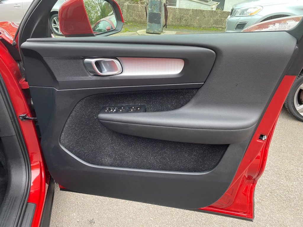 USED 2018 18 VOLVO XC40 2.0 T4 Momentum SUV 5dr Petrol Auto AWD Euro 6 (s/s) (190 ps) 42000 MILES WINTER PACK