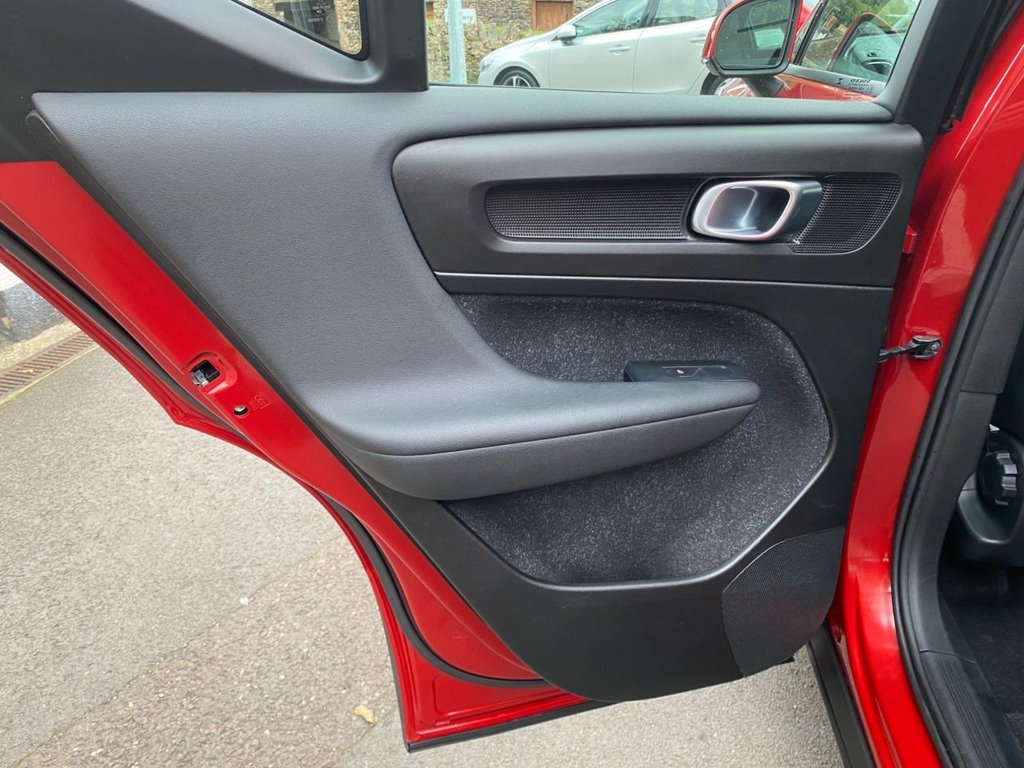 USED 2018 18 VOLVO XC40 2.0 T4 Momentum SUV 5dr Petrol Auto AWD Euro 6 (s/s) (190 ps) 42000 MILES WINTER PACK
