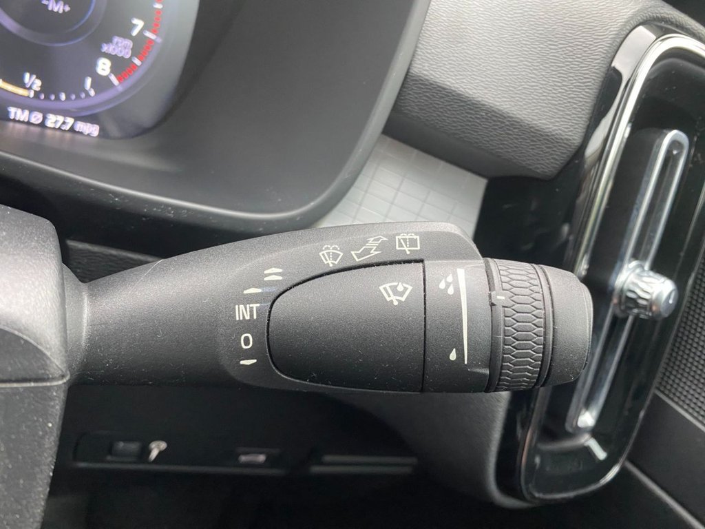 USED 2018 18 VOLVO XC40 2.0 T4 Momentum SUV 5dr Petrol Auto AWD Euro 6 (s/s) (190 ps) 42000 MILES WINTER PACK