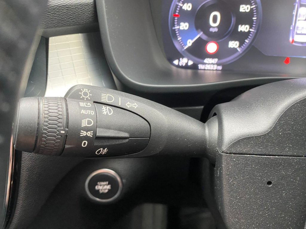 USED 2018 18 VOLVO XC40 2.0 T4 Momentum SUV 5dr Petrol Auto AWD Euro 6 (s/s) (190 ps) 42000 MILES WINTER PACK