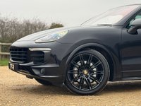 USED 2017 67 PORSCHE CAYENNE 4.2 TD V8 S Platinum Edition SUV 5dr Diesel TiptronicS 4WD Euro 6 (s/s) (385 ps) 