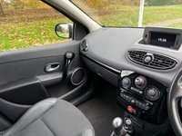 USED 2012 12 RENAULT CLIO 1.2 Dynamique TomTom Hatchback 5dr Petrol Manual Euro 5 (75 ps) 12 STAMPS IN ORIGINAL SERVICE BOOK