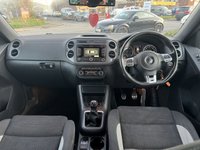 USED 2015 64 VOLKSWAGEN TIGUAN 2.0 TDI BlueMotion Tech R-Line SUV 5dr Diesel Manual 4WD Euro 5 (s/s) (Nav) (140 ps) 2 KEYS CAM BELT RENEWED