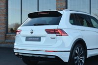 USED 2016 VOLKSWAGEN TIGUAN 2.0 TDI BlueMotion Tech R-Line SUV 5dr Diesel Manual 4Motion Euro 6 (s/s) (150 ps) PAN ROOF / POWER TAILGATE