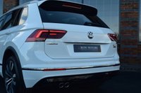 USED 2016 VOLKSWAGEN TIGUAN 2.0 TDI BlueMotion Tech R-Line SUV 5dr Diesel Manual 4Motion Euro 6 (s/s) (150 ps) PAN ROOF / POWER TAILGATE
