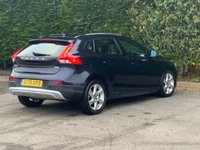 USED 2015 15 VOLVO V40 CROSS COUNTRY 2.0 D2 Lux Nav Hatchback 5dr Diesel Manual Euro 6 (s/s) (120 ps) FULL SERVICE HISTORY